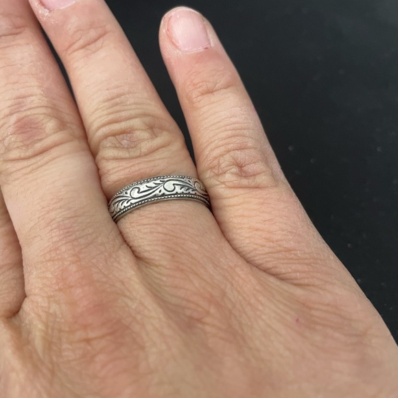 Sterling Silver ring - size 7 - Picture 2 of 4